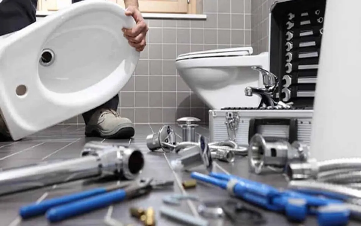 WC tıkanıklık açma çalışması, ortak kullanım tuvaleti